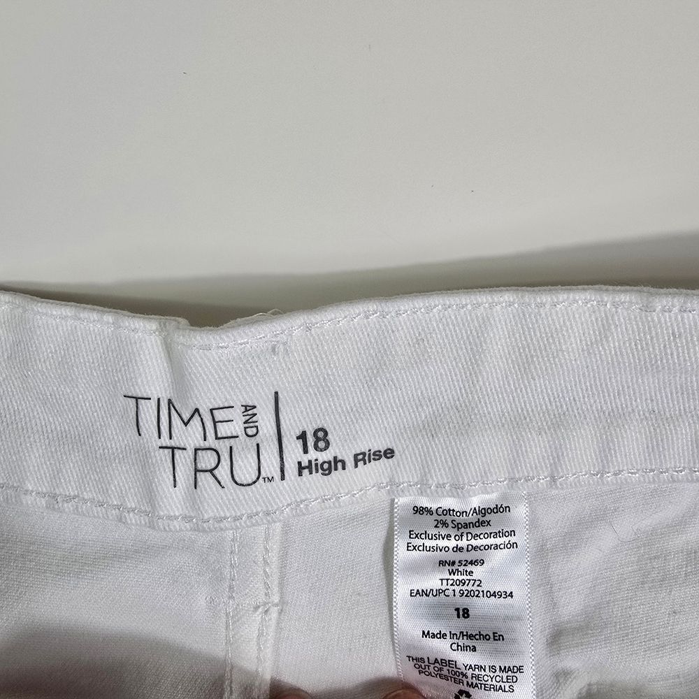 Time & Tru White High‑Rise Distressed Denim Shorts Plus Size 18 - Picture 7 of 10